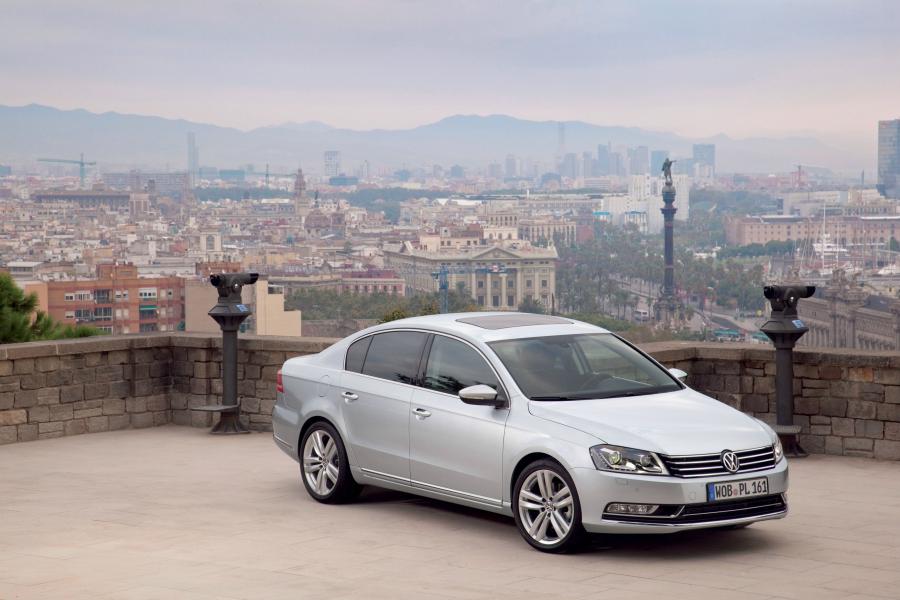  Volkswagen Passat 2010 года  (фото 16 из 37)